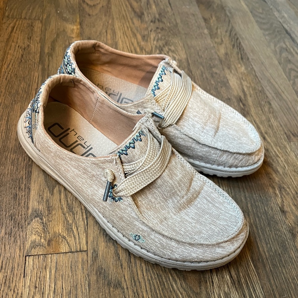 Hey Dude Wendy Flora 🌼